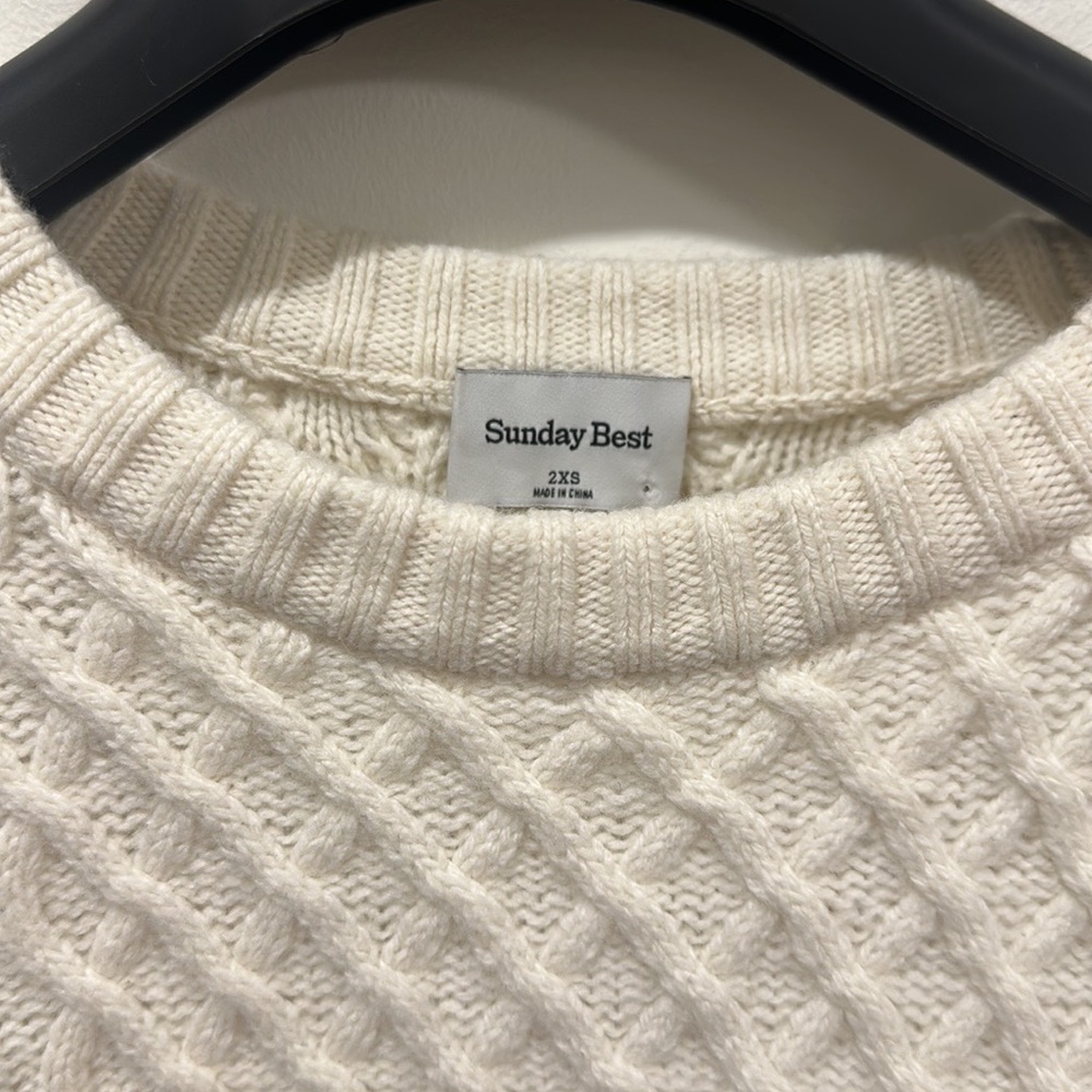 Aritzia Sunday Best Peggy Sweater. 2xs, white .